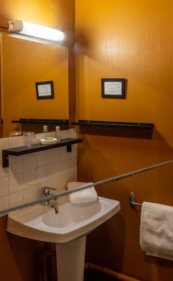 Hotel Auberge Des Remparts Laval  Eksteriør bilde