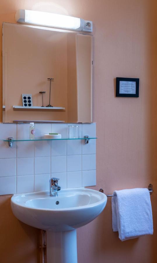Hotel Auberge Des Remparts Laval  Eksteriør bilde